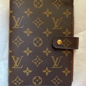 Louis Vuitton medium ring agenda